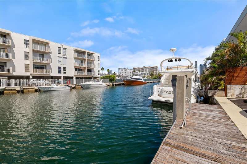 3665 NE 167th St # 409, North Miami Beach FL 33160