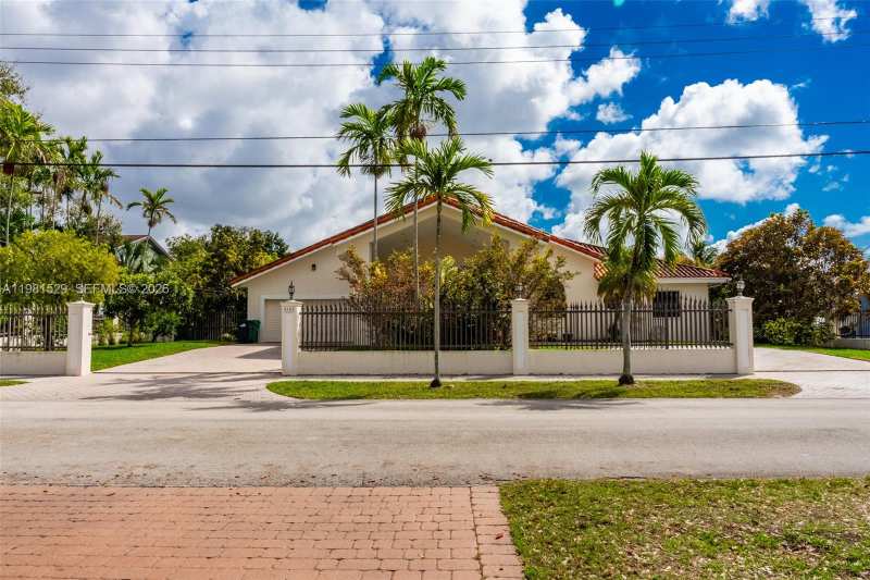 4655 SW 89th Ave, Miami FL 33165
