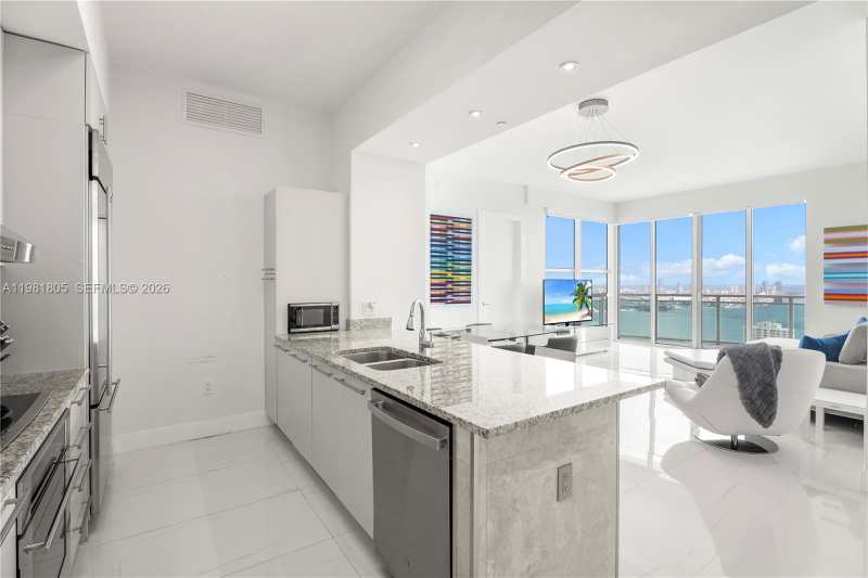 950 Brickell Bay Dr # 4710, Miami FL 33131