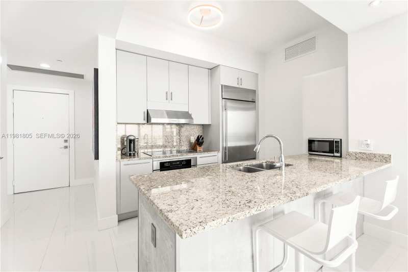 950 Brickell Bay Dr # 4710, Miami FL 33131