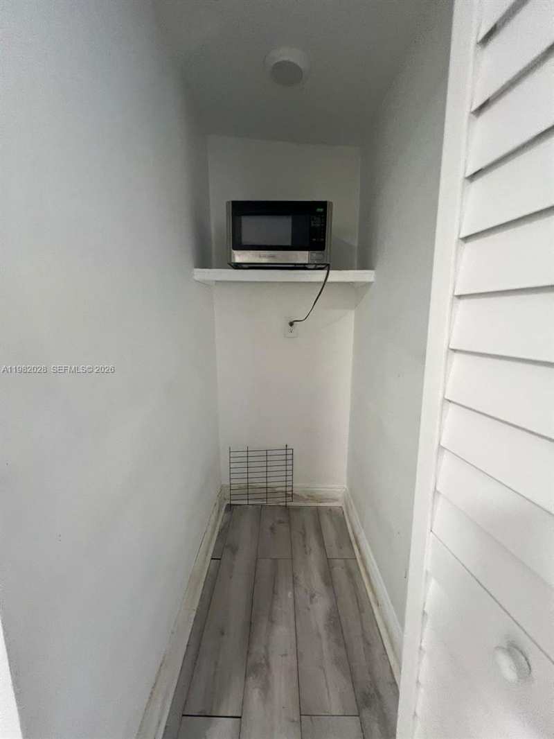 1053 NE 149th St, Miami FL 33161