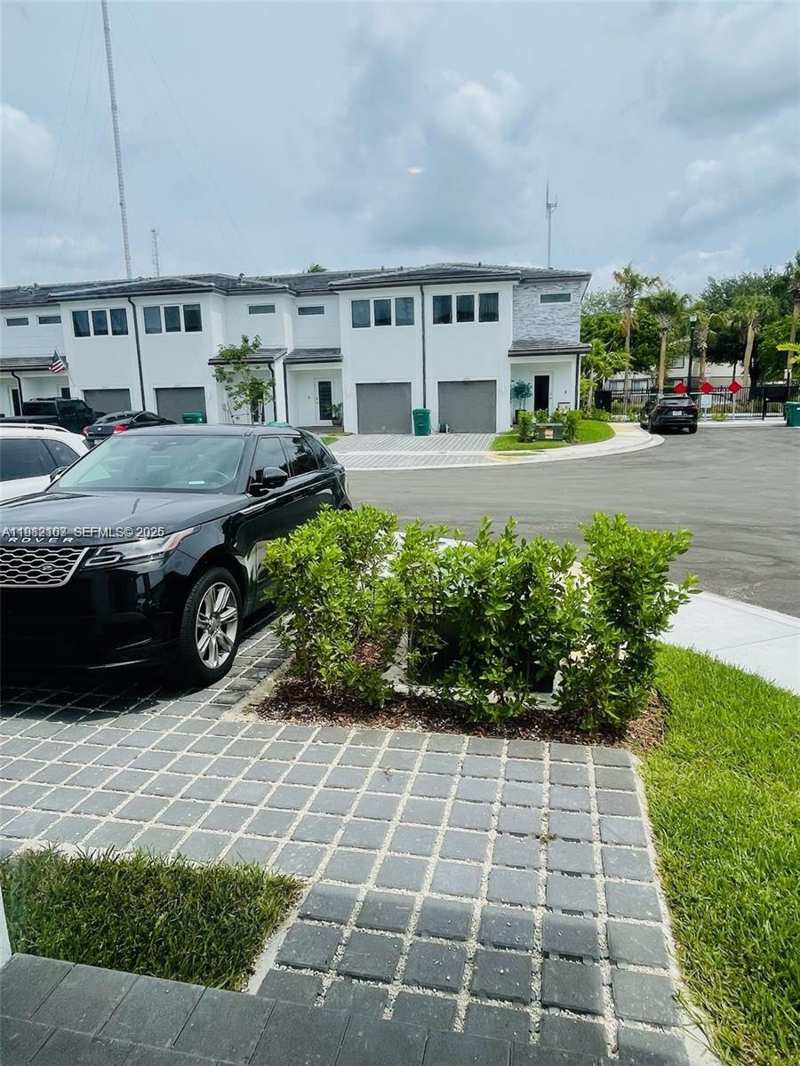 5000 SW 37th St, Pembroke Park FL 33023
