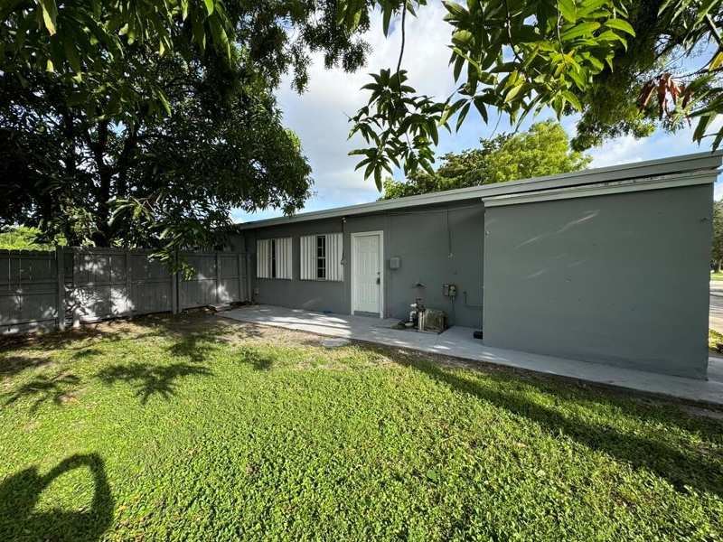 7025 NW 15th Street # B, Plantation FL 33313