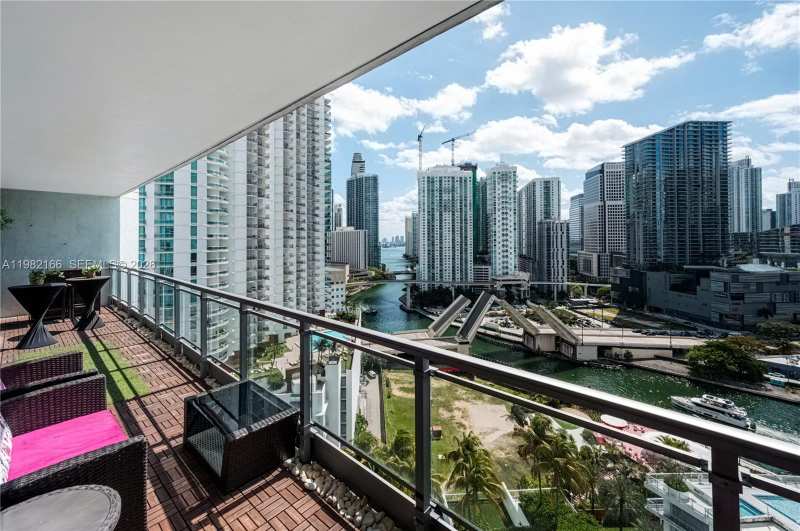 90 SW 3rd St # 2116, Miami FL 33130