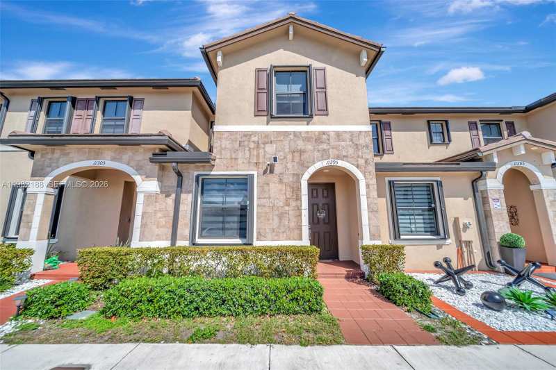 11295 W 34th Way, Hialeah Gardens FL 33018