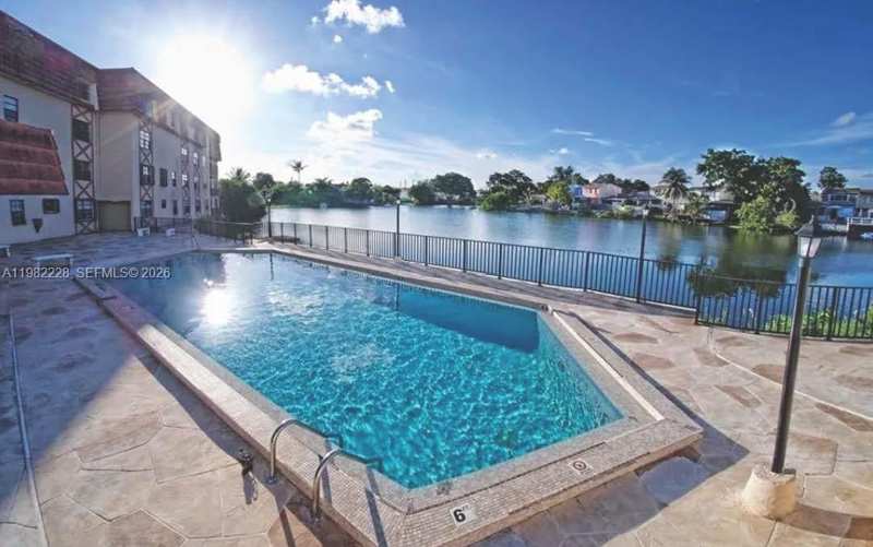 1325 W 68th St # 113, Hialeah FL 33014