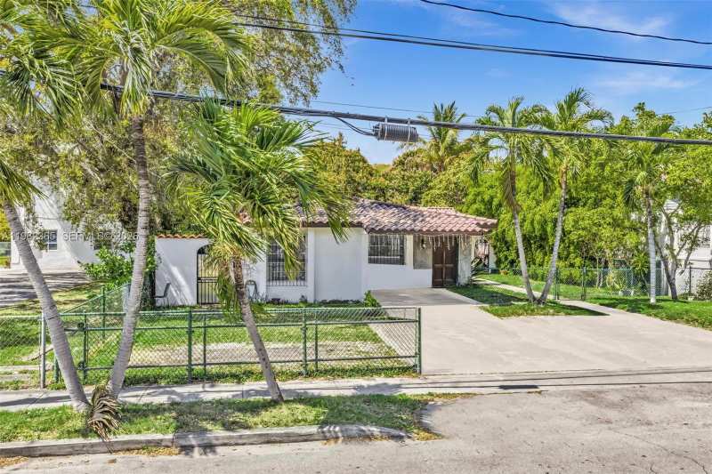 1010 SW 14th Ave, Miami FL 33135