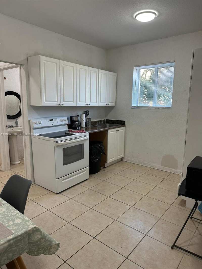 1021 NW 3rd St # 201, Miami FL 33128