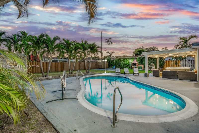 4212 Van Buren St, Hollywood FL 33021