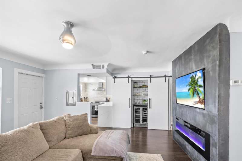 535 Hendricks Isle # 302, Fort Lauderdale FL 33301