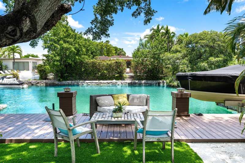 1865 Daytonia Rd, Miami Beach FL 33141