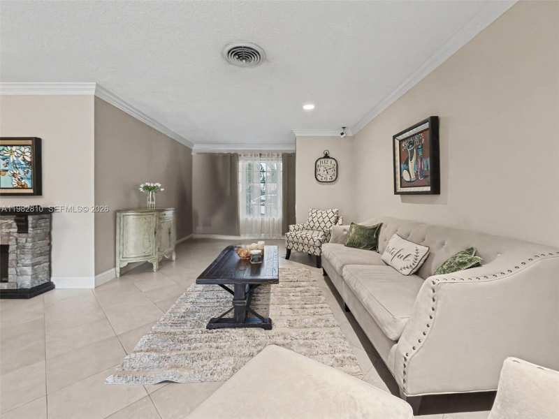 6726 Orchid Dr, Miami Lakes FL 33014