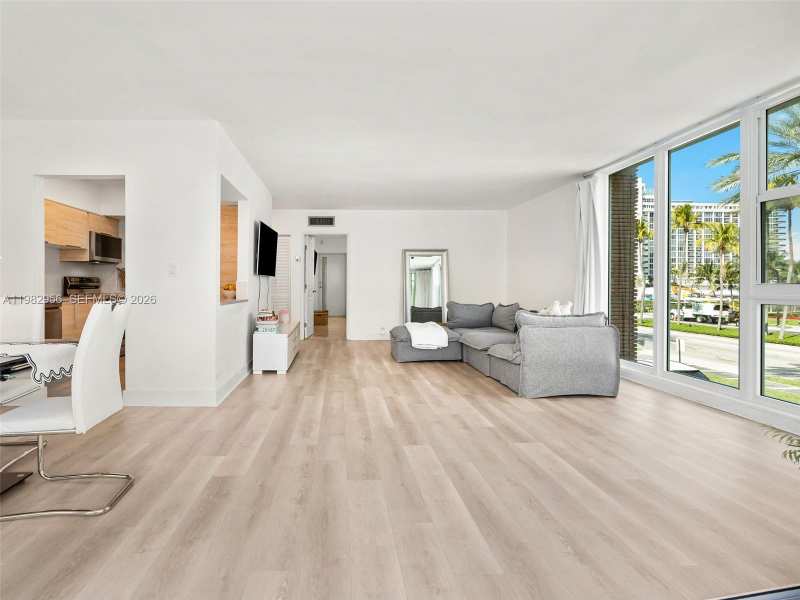 10210 Collins Ave # 202, Bal Harbour FL 33154