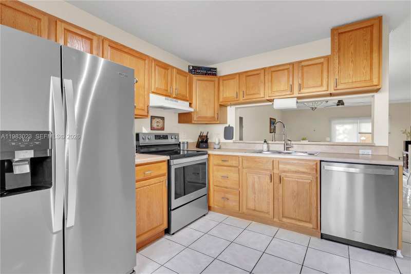 2881 S Cambridge Ln, Cooper City FL 33026