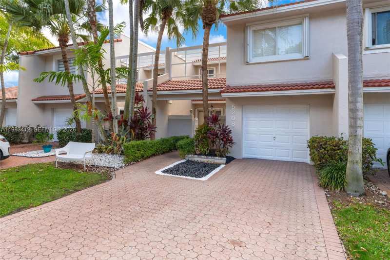 5208 NW 103rd Ave, Doral FL 33178