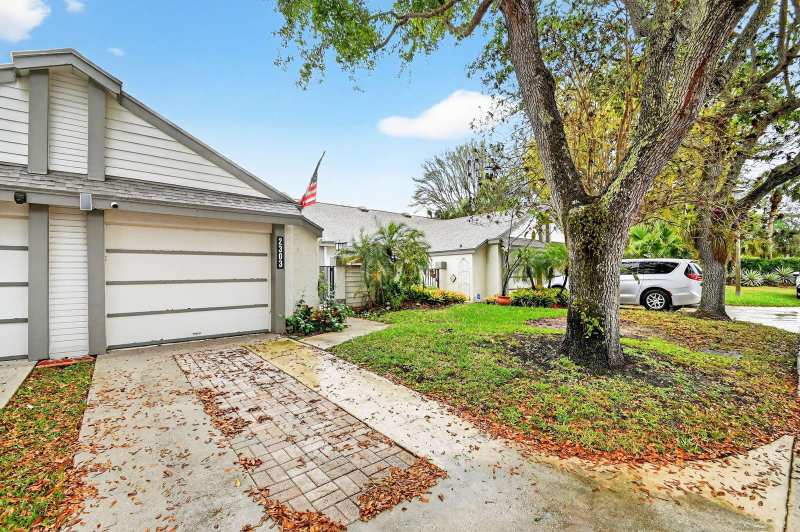 2303 Landings Boulevard, FL 33413