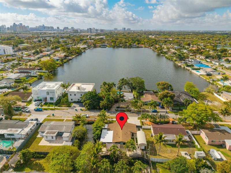 2485 NE 214th St, Miami FL 33180