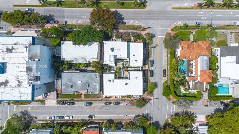 2463 Pine Tree Dr PH, Miami Beach FL 33140