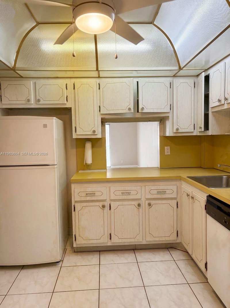 410 SE 2nd St # 102, Hallandale Beach FL 33009