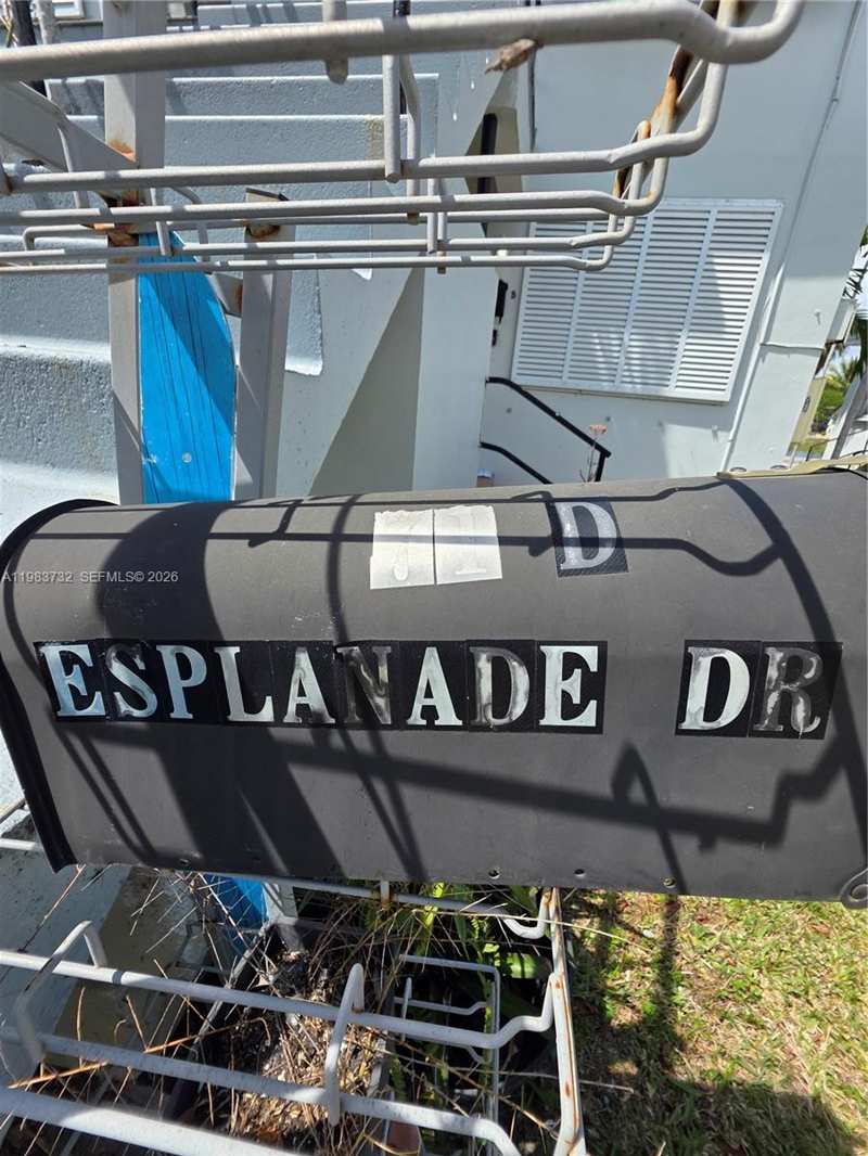 71 Esplanade Dr # D, Miami Springs FL 33166