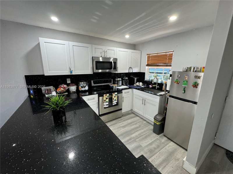 6850 W 16th Dr # 211, Hialeah FL 33014