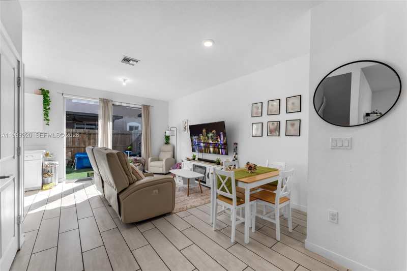 1056 SE 24th Ave, Homestead FL 33035