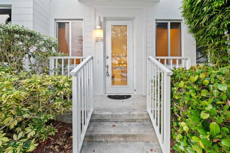 WEITZER AVENTURA PLACE CO