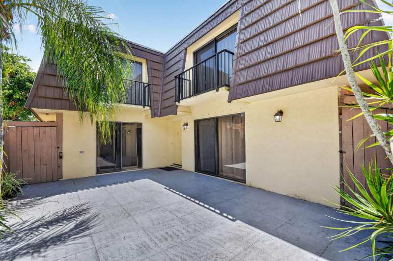 904 9th Court, Palm Beach Gardens FL 33410
