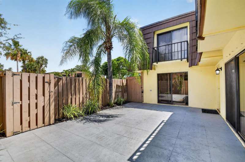 904 9th Court, Palm Beach Gardens FL 33410