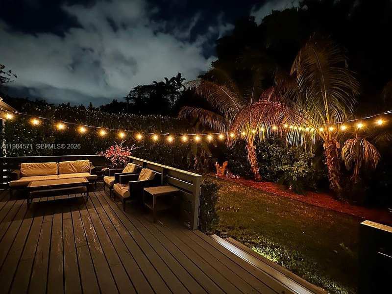 5850 SW 47 ST, Miami FL 33155