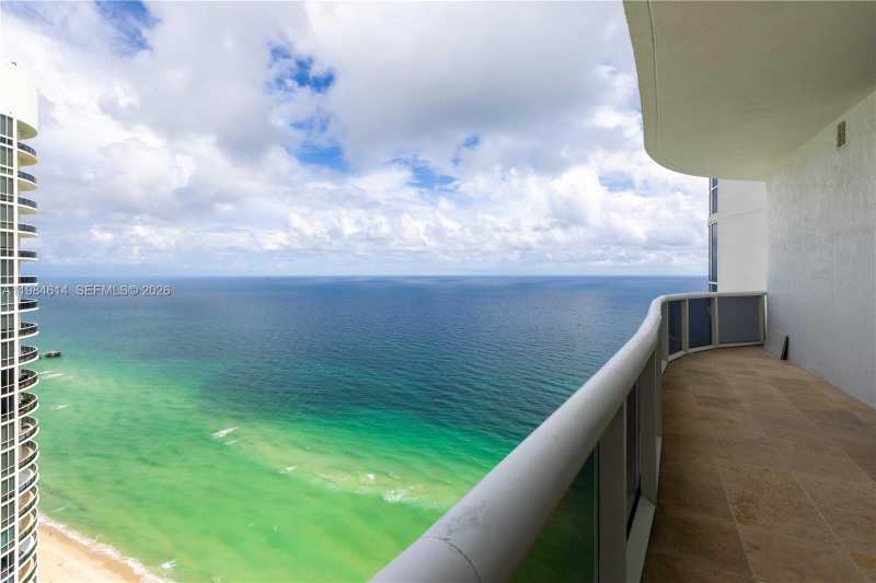 Trump Tower III Condo