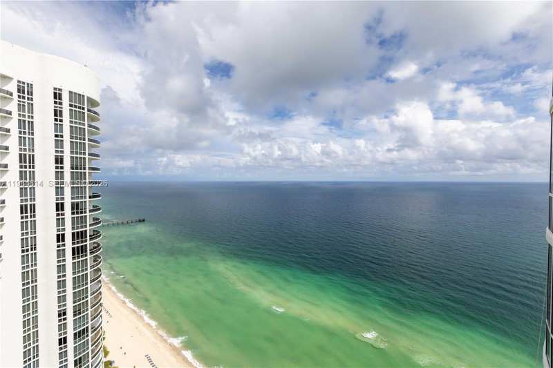 Trump Tower III Condo