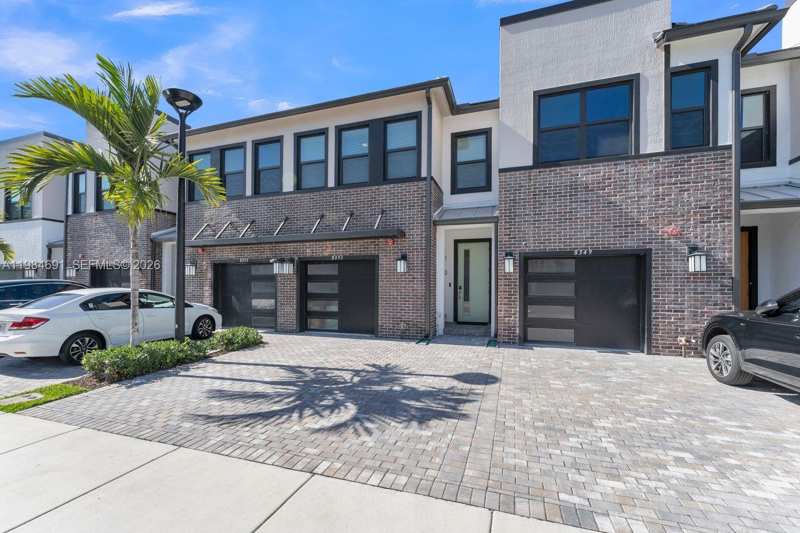 8351 NW 7th Ct, Plantation FL 33324