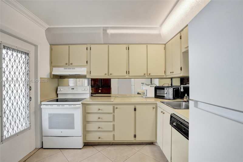 3940 NW 42nd Ave # 320, Lauderdale Lakes FL 33319