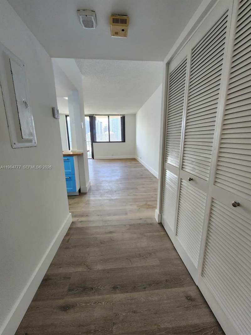 520 Brickell Key Dr # A1517, Miami FL 33131