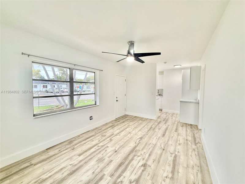 1942 NE 172nd St # 1942, North Miami Beach FL 33162