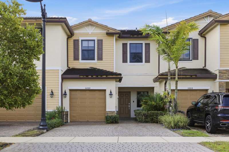 5884 Mustang Manor, Davie FL 33314