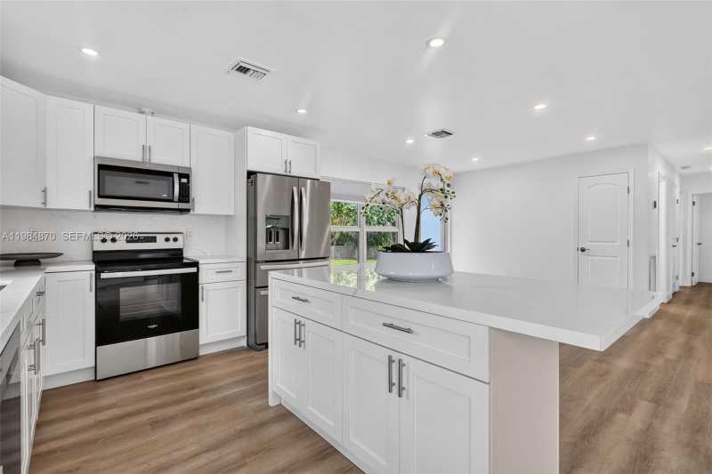 3042 Hayes St, Hollywood FL 33021