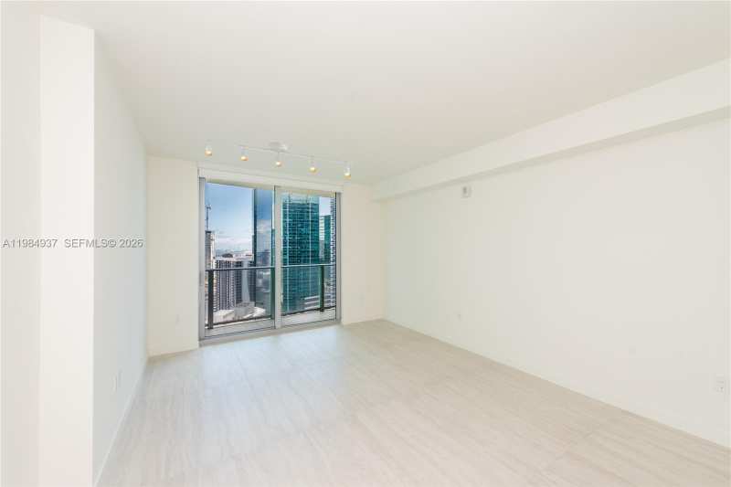 77 SE 5th Street # 4004, Miami FL 33131