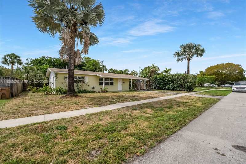 340 SE 4th St, Deerfield Beach FL 33441