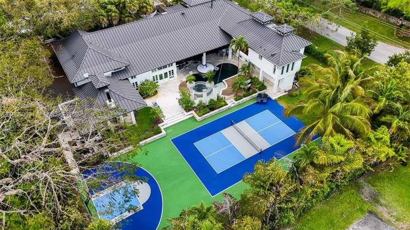 6700 SW 132nd St, Pinecrest FL 33156