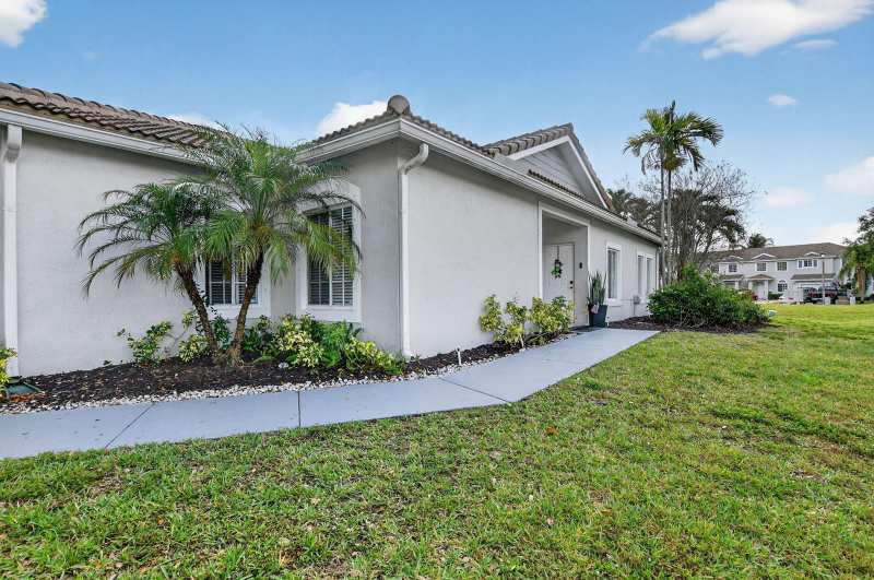4706 SW 13th Street, Deerfield Beach FL 33442