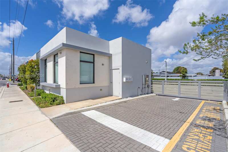 875 E 41st St, Hialeah FL 33013