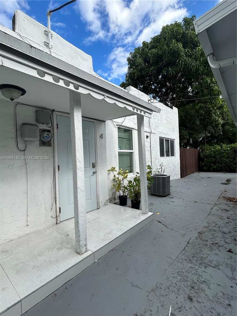 551 NW 41st St # 4, Miami FL 33127