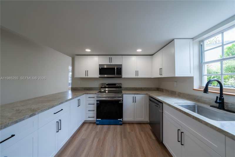 370 Flagami Blvd, Miami FL 33144