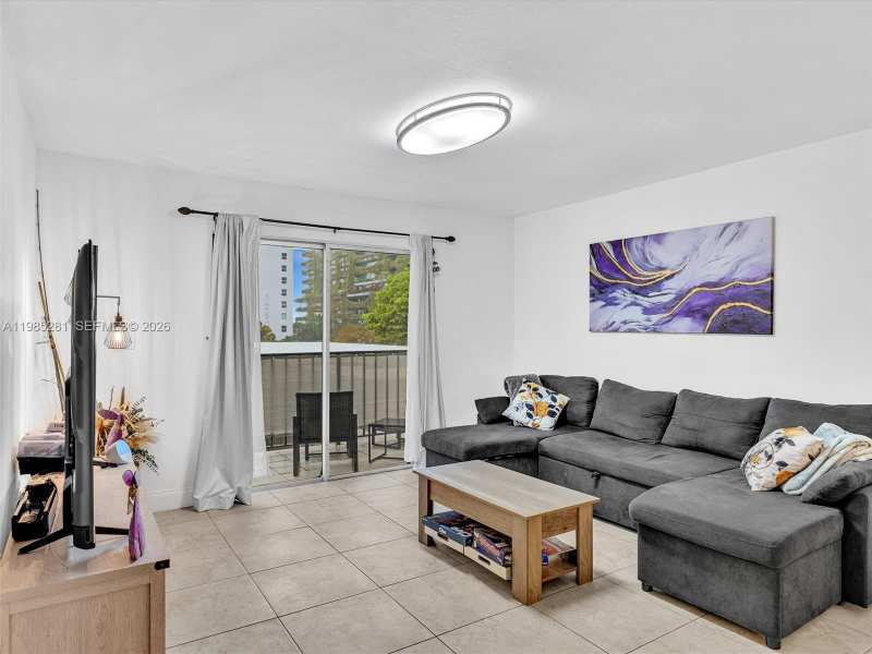1236 Alton Rd # 304, Miami Beach FL 33139