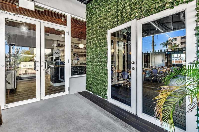992 NE 167th St, North Miami Beach FL 33162