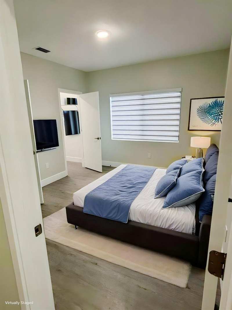 2210 W 5th Way, Hialeah FL 33010