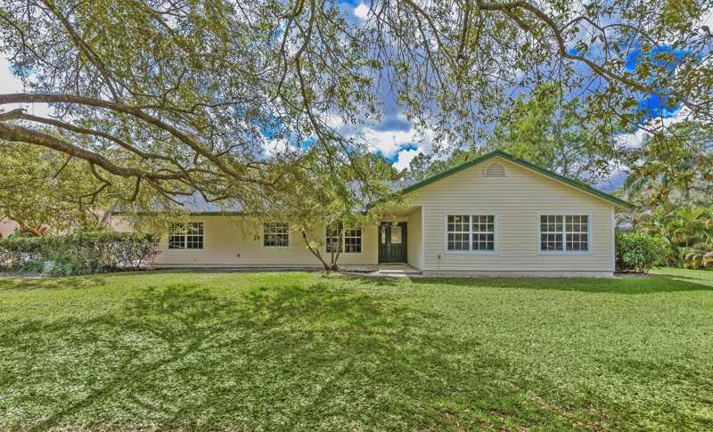 16244 E Downers Drive, Loxahatchee FL 33470