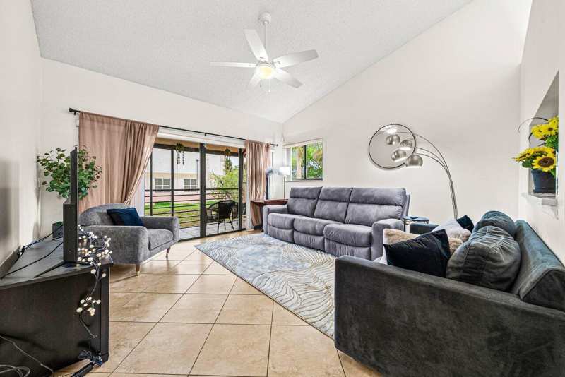 16 Via De Casas Sur # 204, Boynton Beach FL 33426